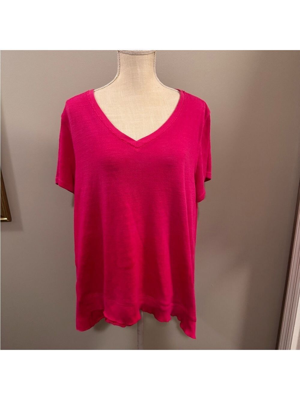 Calvin Klein Performance Fuchsia V-Neck Tee. Size 1X